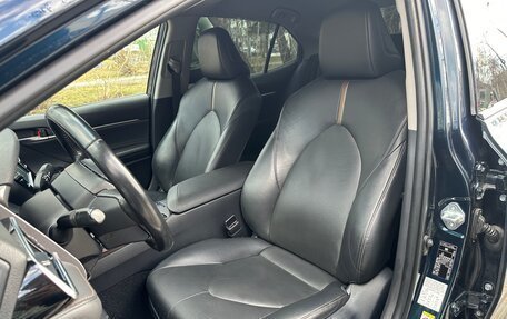 Toyota Camry, 2018 год, 2 450 000 рублей, 15 фотография