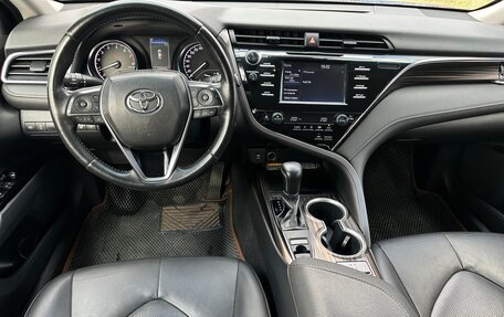 Toyota Camry, 2018 год, 2 450 000 рублей, 17 фотография