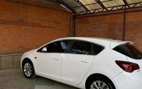 Opel Astra J, 2011 год, 720 000 рублей, 2 фотография