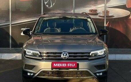 Volkswagen Tiguan II, 2018 год, 2 750 000 рублей, 2 фотография