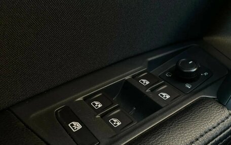 Volkswagen Tiguan II, 2018 год, 2 750 000 рублей, 16 фотография