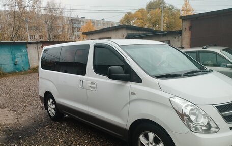 Hyundai H-1 II рестайлинг, 2012 год, 1 760 000 рублей, 4 фотография