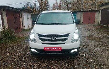 Hyundai H-1 II рестайлинг, 2012 год, 1 760 000 рублей, 2 фотография