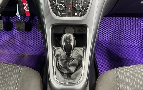 Opel Astra J, 2011 год, 900 000 рублей, 10 фотография