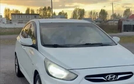 Hyundai Solaris II рестайлинг, 2013 год, 500 000 рублей, 1 фотография