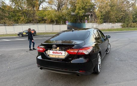 Toyota Camry, 2021 год, 1 700 000 рублей, 6 фотография