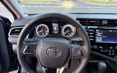 Toyota Camry, 2021 год, 1 700 000 рублей, 12 фотография