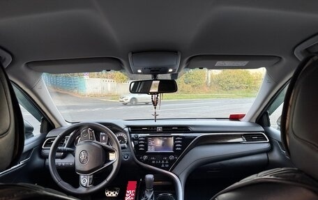 Toyota Camry, 2021 год, 1 700 000 рублей, 9 фотография