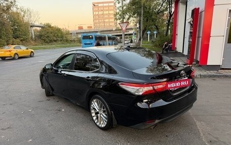 Toyota Camry, 2021 год, 1 700 000 рублей, 4 фотография