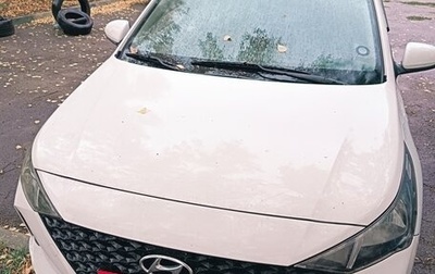 Hyundai Solaris II рестайлинг, 2021 год, 900 000 рублей, 1 фотография