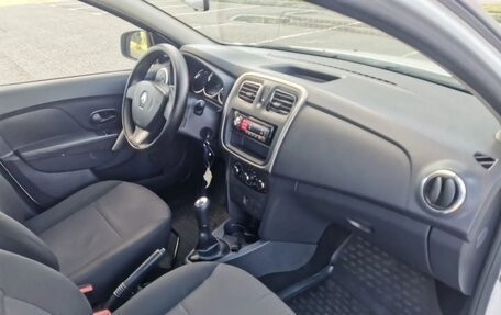 Renault Logan II, 2017 год, 580 000 рублей, 16 фотография