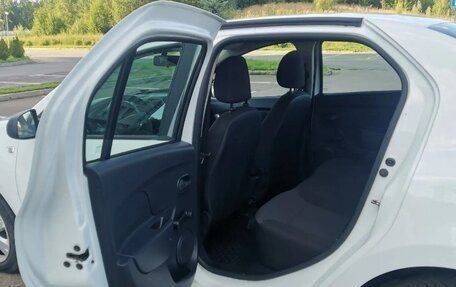 Renault Logan II, 2017 год, 580 000 рублей, 17 фотография