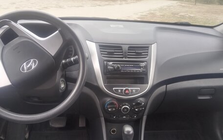 Hyundai Solaris II рестайлинг, 2011 год, 627 000 рублей, 8 фотография