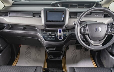 Honda Freed II, 2017 год, 1 439 000 рублей, 11 фотография