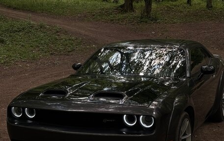 Dodge Challenger III рестайлинг 2, 2018 год, 2 000 000 рублей, 5 фотография