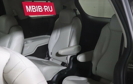KIA Carnival, 2020 год, 3 900 000 рублей, 20 фотография