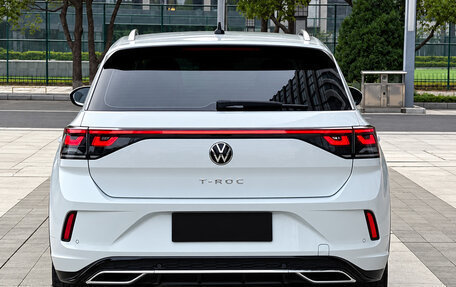 Volkswagen T-Roc I, 2023 год, 1 890 000 рублей, 5 фотография