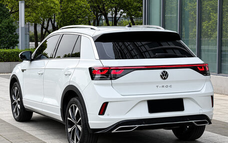 Volkswagen T-Roc I, 2023 год, 1 890 000 рублей, 4 фотография