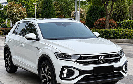 Volkswagen T-Roc I, 2023 год, 1 890 000 рублей, 3 фотография