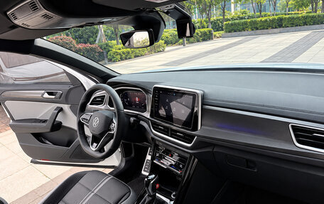 Volkswagen T-Roc I, 2023 год, 1 890 000 рублей, 10 фотография