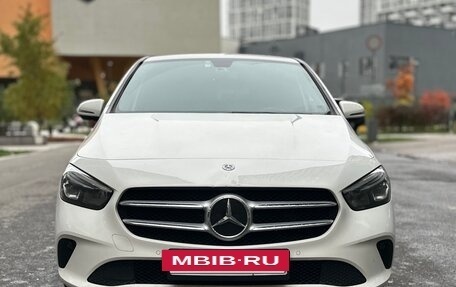 Mercedes-Benz B-Класс, 2019 год, 2 100 000 рублей, 2 фотография