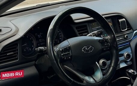 Hyundai Elantra VI рестайлинг, 2019 год, 1 350 000 рублей, 8 фотография