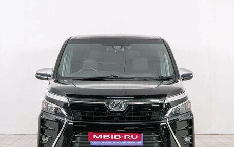Toyota Voxy III, 2018 год, 1 899 000 рублей, 3 фотография