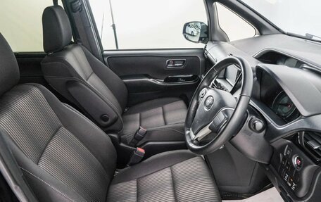Toyota Voxy III, 2018 год, 1 899 000 рублей, 8 фотография