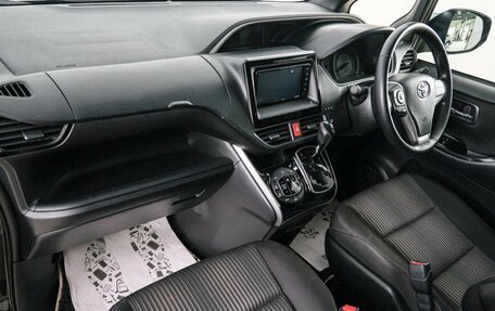 Toyota Voxy III, 2018 год, 1 899 000 рублей, 13 фотография