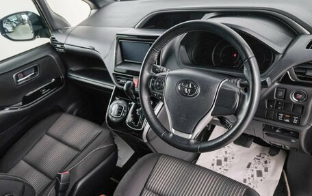 Toyota Voxy III, 2018 год, 1 899 000 рублей, 9 фотография