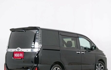 Toyota Voxy III, 2018 год, 1 899 000 рублей, 7 фотография