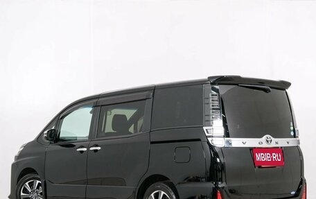 Toyota Voxy III, 2018 год, 1 899 000 рублей, 5 фотография
