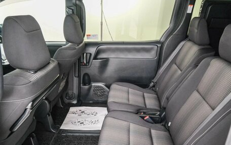 Toyota Voxy III, 2018 год, 1 899 000 рублей, 21 фотография