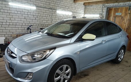Hyundai Solaris II рестайлинг, 2011 год, 690 000 рублей, 4 фотография