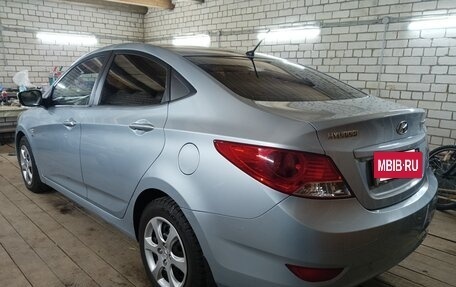 Hyundai Solaris II рестайлинг, 2011 год, 690 000 рублей, 2 фотография