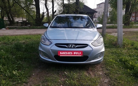 Hyundai Solaris II рестайлинг, 2011 год, 690 000 рублей, 15 фотография