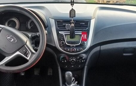 Hyundai Solaris II рестайлинг, 2011 год, 690 000 рублей, 7 фотография