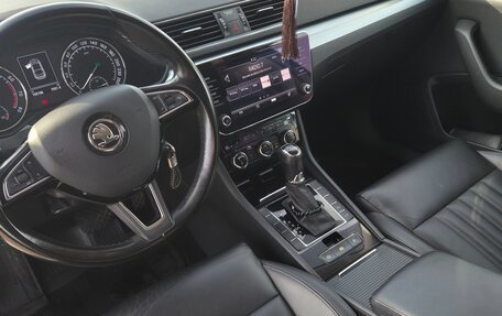 Skoda Superb III рестайлинг, 2018 год, 2 100 000 рублей, 3 фотография