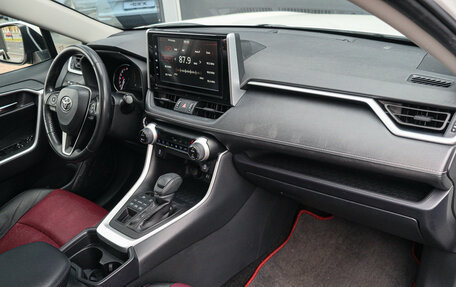 Toyota RAV4, 2020 год, 3 430 000 рублей, 7 фотография
