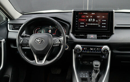 Toyota RAV4, 2020 год, 3 430 000 рублей, 10 фотография