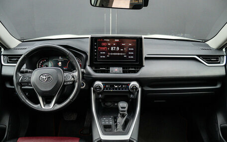 Toyota RAV4, 2020 год, 3 430 000 рублей, 9 фотография