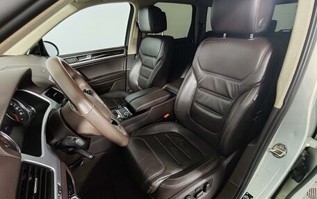 Volkswagen Touareg III, 2012 год, 1 939 000 рублей, 21 фотография