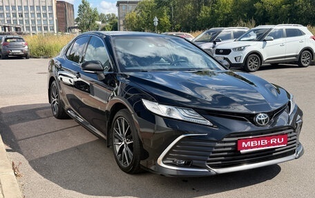 Toyota Camry, 2021 год, 3 300 000 рублей, 1 фотография