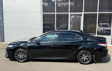 Toyota Camry, 2021 год, 3 300 000 рублей, 2 фотография