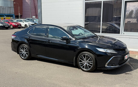 Toyota Camry, 2021 год, 3 300 000 рублей, 4 фотография