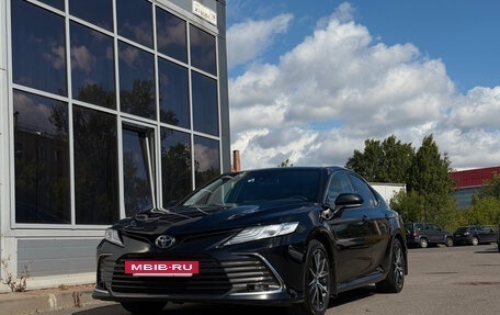 Toyota Camry, 2021 год, 3 300 000 рублей, 5 фотография