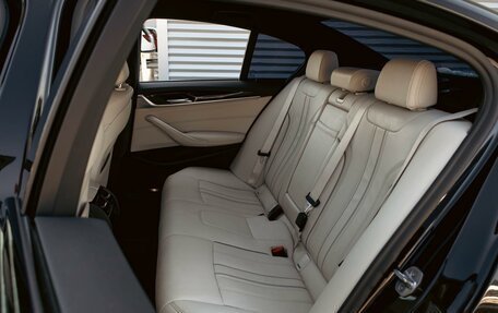BMW 5 серия, 2019 год, 2 895 000 рублей, 31 фотография