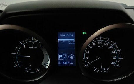 Toyota Land Cruiser Prado 150 рестайлинг 2, 2013 год, 2 499 000 рублей, 10 фотография