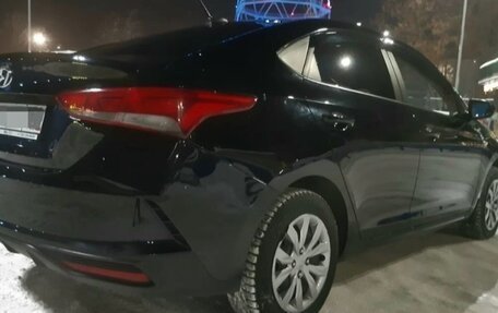 Hyundai Solaris II рестайлинг, 2021 год, 1 420 000 рублей, 2 фотография