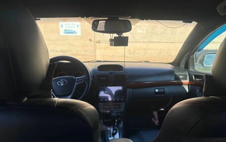 Toyota Avensis III рестайлинг, 2005 год, 690 000 рублей, 6 фотография